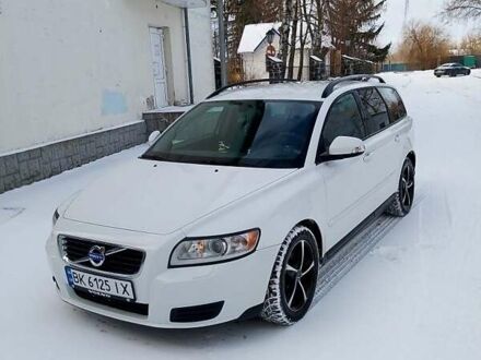 Білий Вольво V50, об'ємом двигуна 1.6 л та пробігом 280 тис. км за 7900 $, фото 1 на Automoto.ua