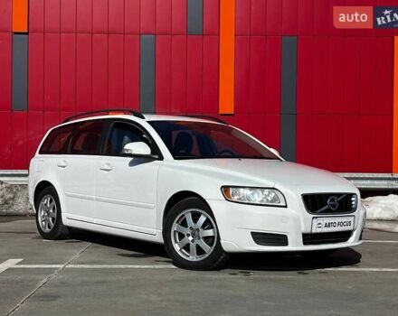 Білий Вольво V50, об'ємом двигуна 1.6 л та пробігом 208 тис. км за 9990 $, фото 1 на Automoto.ua