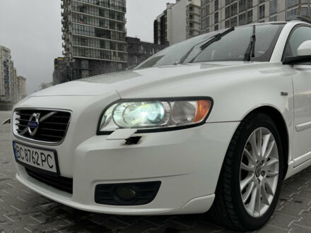 Білий Вольво V50, об'ємом двигуна 1.6 л та пробігом 245 тис. км за 7700 $, фото 1 на Automoto.ua