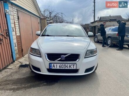 Белый Вольво В50, объемом двигателя 1.56 л и пробегом 270 тыс. км за 6999 $, фото 1 на Automoto.ua
