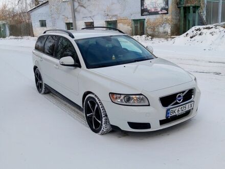 Білий Вольво V50, об'ємом двигуна 1.6 л та пробігом 280 тис. км за 7900 $, фото 1 на Automoto.ua