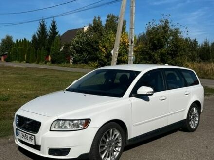 Белый Вольво В50, объемом двигателя 2 л и пробегом 285 тыс. км за 7000 $, фото 1 на Automoto.ua