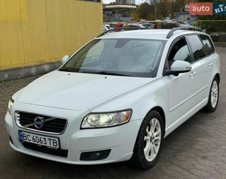 Білий Вольво V50, об'ємом двигуна 1.56 л та пробігом 239 тис. км за 7400 $, фото 1 на Automoto.ua