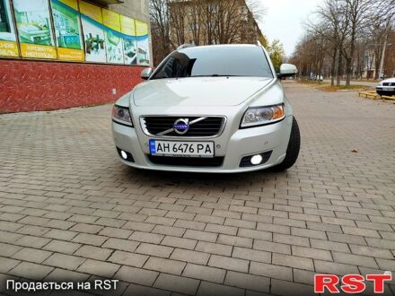 Вольво В50 2011 в Краматорске на Automoto.ua Белый Вольво В50, объемом двигателя 1.6 л и пробегом 238 тыс. км за 8500 $, фото 1 на Automoto.ua