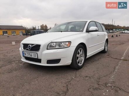 Вольво В50 2011 в Ровно на Automoto.ua Белый Вольво В50, объемом двигателя 1.56 л и пробегом 178 тыс. км за 7979 $, фото 1 на Automoto.ua