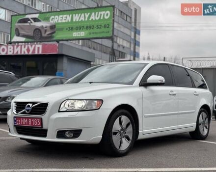 Білий Вольво V50, об'ємом двигуна 1.6 л та пробігом 240 тис. км за 9800 $, фото 1 на Automoto.ua