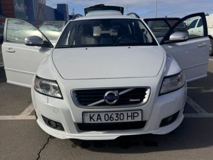Білий Вольво V50, об'ємом двигуна 1.56 л та пробігом 250 тис. км за 7400 $, фото 1 на Automoto.ua