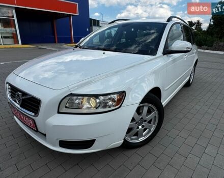 Білий Вольво V50, об'ємом двигуна 2 л та пробігом 285 тис. км за 9150 $, фото 1 на Automoto.ua