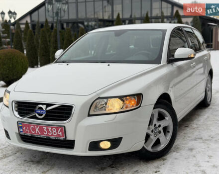 Белый Вольво В50, объемом двигателя 1.6 л и пробегом 241 тыс. км за 7750 $, фото 1 на Automoto.ua