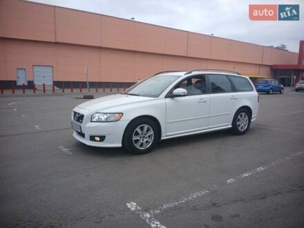 Вольво V50 2011 у Києві на Automoto.ua Білий Вольво V50, об'ємом двигуна 1.6 л та пробігом 241 тис. км за 7700 $, фото 1 на Automoto.ua