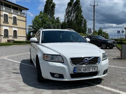 Білий Вольво V50, об'ємом двигуна 1.6 л та пробігом 240 тис. км за 6500 $, фото 1 на Automoto.ua