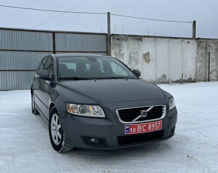 Белый Вольво В50, объемом двигателя 1.6 л и пробегом 230 тыс. км за 8200 $, фото 1 на Automoto.ua