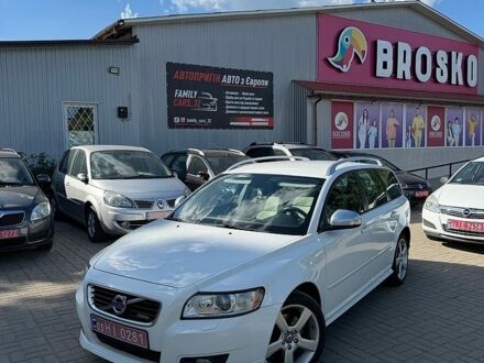 Белый Вольво В50, объемом двигателя 2 л и пробегом 296 тыс. км за 9500 $, фото 1 на Automoto.ua