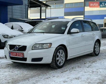 Белый Вольво В50, объемом двигателя 1.6 л и пробегом 178 тыс. км за 7999 $, фото 1 на Automoto.ua