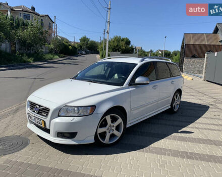 Білий Вольво V50, об'ємом двигуна 1.6 л та пробігом 168 тис. км за 9700 $, фото 1 на Automoto.ua