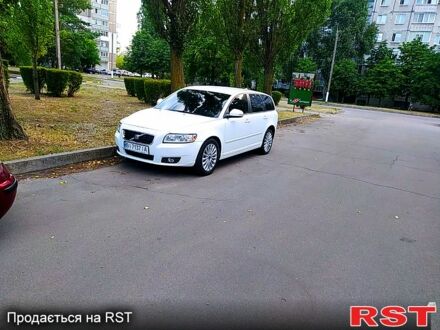 Белый Вольво В50, объемом двигателя 1.6 л и пробегом 328 тыс. км за 7800 $, фото 1 на Automoto.ua