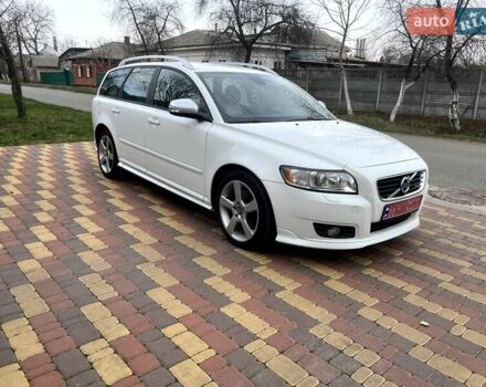 Белый Вольво В50, объемом двигателя 2 л и пробегом 296 тыс. км за 10900 $, фото 1 на Automoto.ua