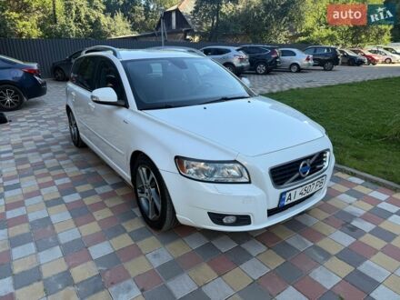 Білий Вольво V50, об'ємом двигуна 1.6 л та пробігом 189 тис. км за 7300 $, фото 1 на Automoto.ua