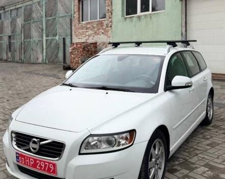 Білий Вольво V50, об'ємом двигуна 1.6 л та пробігом 218 тис. км за 8000 $, фото 1 на Automoto.ua