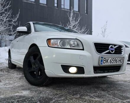 Белый Вольво В50, объемом двигателя 2 л и пробегом 270 тыс. км за 9400 $, фото 1 на Automoto.ua