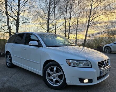Білий Вольво V50, об'ємом двигуна 2 л та пробігом 273 тис. км за 9200 $, фото 1 на Automoto.ua