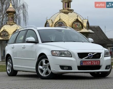 Белый Вольво В50, объемом двигателя 1.6 л и пробегом 209 тыс. км за 8150 $, фото 1 на Automoto.ua