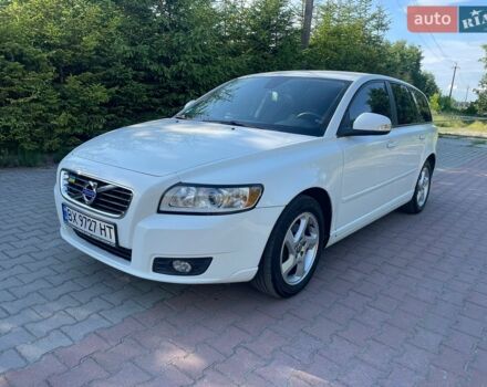Белый Вольво В50, объемом двигателя 1.6 л и пробегом 278 тыс. км за 7899 $, фото 1 на Automoto.ua