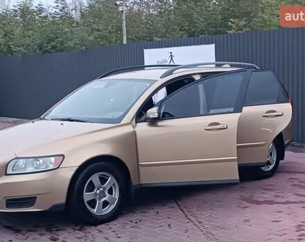 Бежевый Вольво В50, объемом двигателя 1.56 л и пробегом 225 тыс. км за 6250 $, фото 2 на Automoto.ua