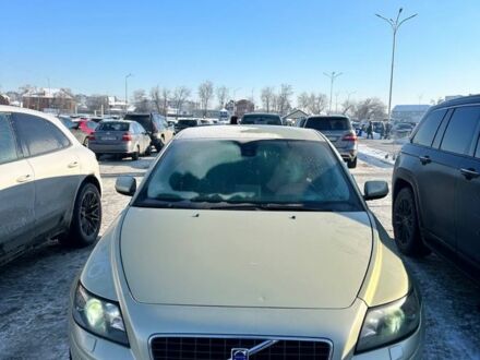 Бежевий Вольво V50, об'ємом двигуна 2 л та пробігом 320 тис. км за 2600 $, фото 1 на Automoto.ua