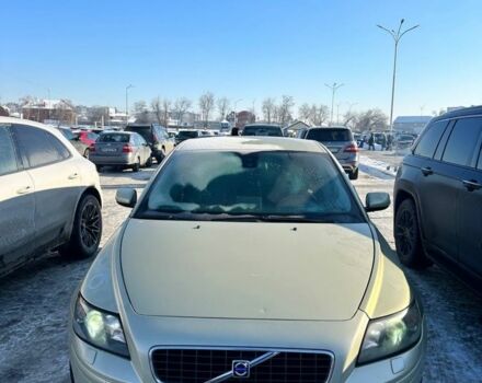 Бежевий Вольво V50, об'ємом двигуна 2 л та пробігом 320 тис. км за 2600 $, фото 1 на Automoto.ua