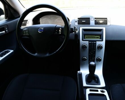 Черный Вольво В50, объемом двигателя 0 л и пробегом 190 тыс. км за 7800 $, фото 12 на Automoto.ua