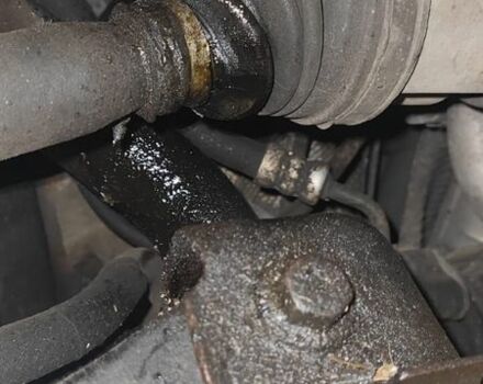 Черный Вольво В50, объемом двигателя 2 л и пробегом 360 тыс. км за 2500 $, фото 9 на Automoto.ua