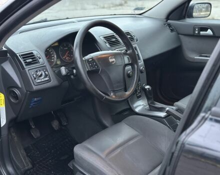 Черный Вольво В50, объемом двигателя 1.6 л и пробегом 123 тыс. км за 2900 $, фото 4 на Automoto.ua