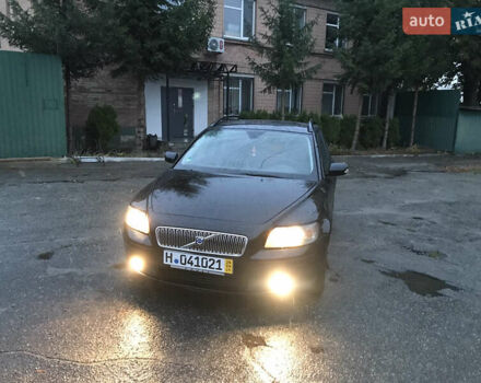 Черный Вольво В50, объемом двигателя 2 л и пробегом 275 тыс. км за 3350 $, фото 1 на Automoto.ua