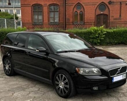 Черный Вольво В50, объемом двигателя 1.6 л и пробегом 213 тыс. км за 2153 $, фото 1 на Automoto.ua