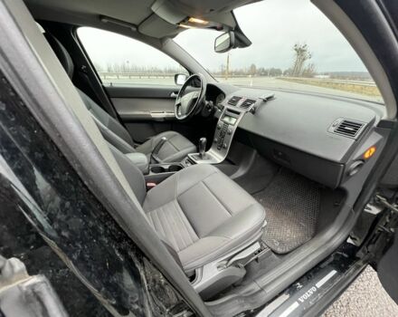 Черный Вольво В50, объемом двигателя 1.8 л и пробегом 275 тыс. км за 4999 $, фото 4 на Automoto.ua