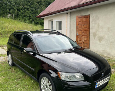 Черный Вольво В50, объемом двигателя 1.6 л и пробегом 339 тыс. км за 5800 $, фото 2 на Automoto.ua