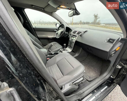 Черный Вольво В50, объемом двигателя 1.8 л и пробегом 275 тыс. км за 4299 $, фото 6 на Automoto.ua