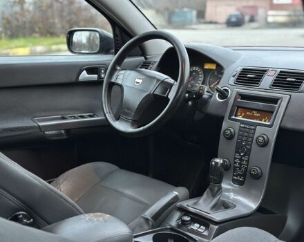 Черный Вольво В50, объемом двигателя 1.6 л и пробегом 123 тыс. км за 2900 $, фото 5 на Automoto.ua
