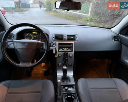 Чорний Вольво V50, об'ємом двигуна 1.8 л та пробігом 243 тис. км за 5490 $, фото 3 на Automoto.ua
