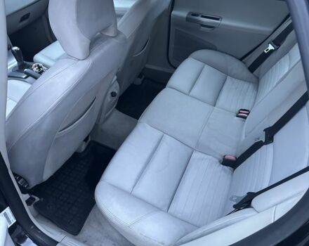 Черный Вольво В50, объемом двигателя 1.6 л и пробегом 239 тыс. км за 2600 $, фото 4 на Automoto.ua