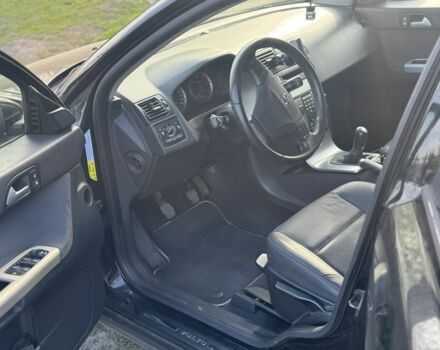 Черный Вольво В50, объемом двигателя 2 л и пробегом 380 тыс. км за 3800 $, фото 2 на Automoto.ua