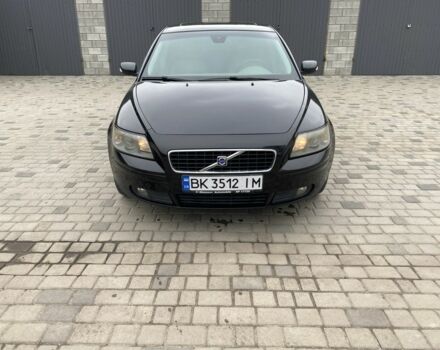 Черный Вольво В50, объемом двигателя 2 л и пробегом 300 тыс. км за 4900 $, фото 2 на Automoto.ua