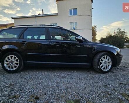 Черный Вольво В50, объемом двигателя 1.56 л и пробегом 200 тыс. км за 5900 $, фото 2 на Automoto.ua