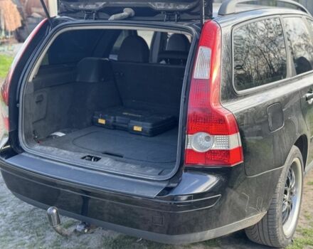 Черный Вольво В50, объемом двигателя 2 л и пробегом 380 тыс. км за 3800 $, фото 3 на Automoto.ua