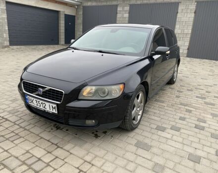 Черный Вольво В50, объемом двигателя 2 л и пробегом 300 тыс. км за 4900 $, фото 1 на Automoto.ua