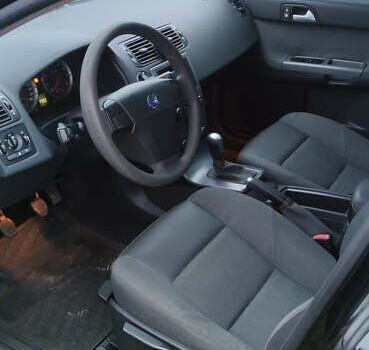 Черный Вольво В50, объемом двигателя 1.8 л и пробегом 240 тыс. км за 5600 $, фото 6 на Automoto.ua