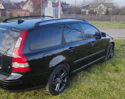 Черный Вольво В50, объемом двигателя 1.8 л и пробегом 240 тыс. км за 5600 $, фото 3 на Automoto.ua