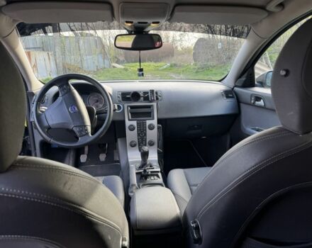 Черный Вольво В50, объемом двигателя 2 л и пробегом 380 тыс. км за 3800 $, фото 4 на Automoto.ua