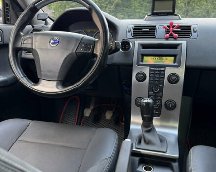 Черный Вольво В50, объемом двигателя 1.8 л и пробегом 238 тыс. км за 5800 $, фото 4 на Automoto.ua